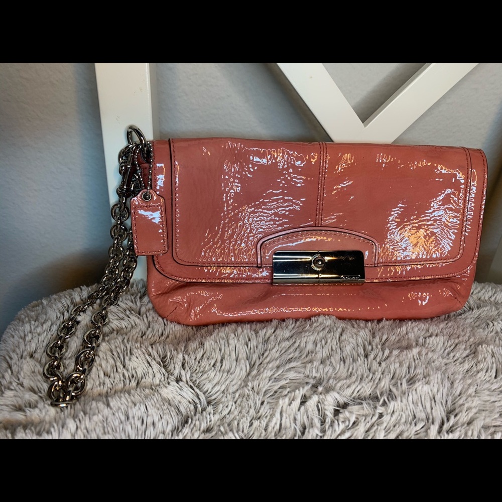 COACH PINK PATENT LEATHER WRISTLET